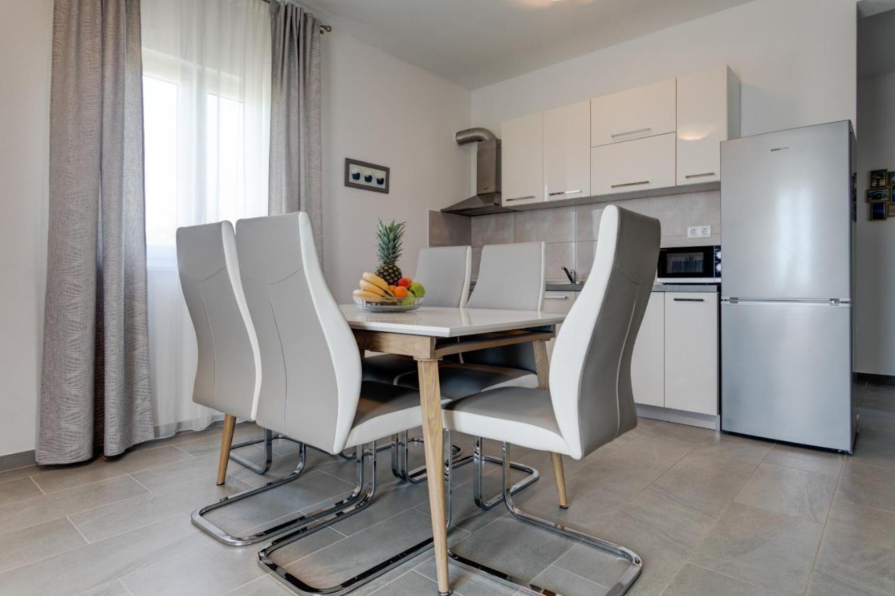 Love Apartments Зечево Экстерьер фото